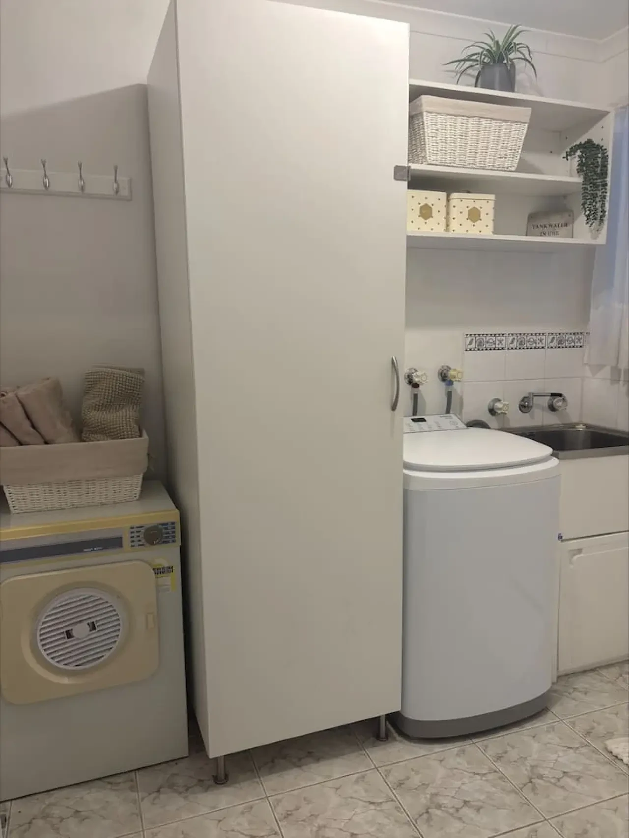 Pine Lea Lodge laundry with washer and dryer