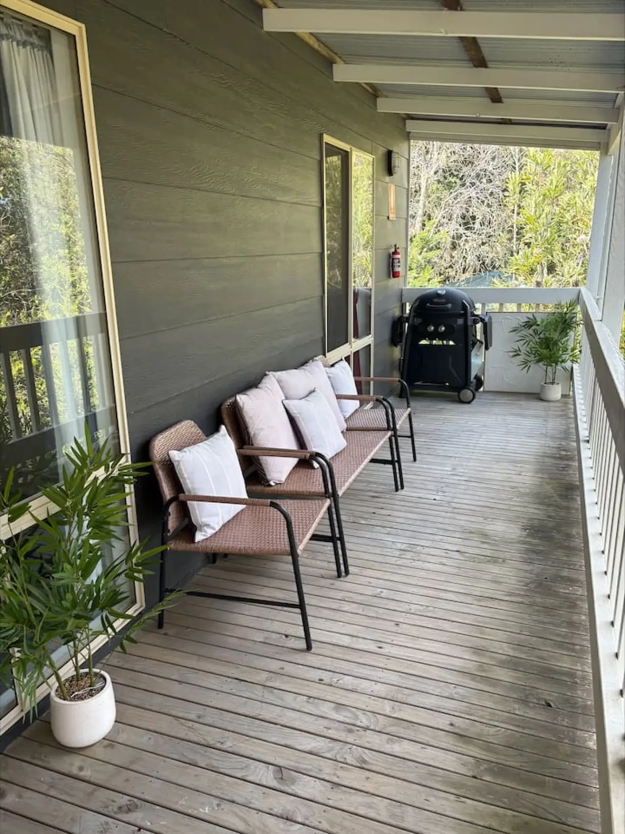 Pine Lea Lodge covered porch with lounge chairs
