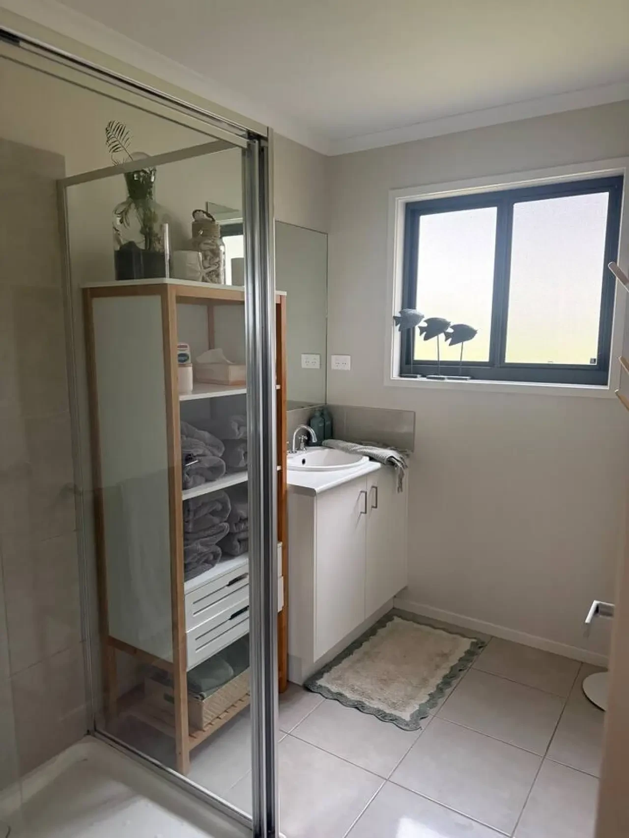 Lancaster Lodge bathroom with shower and vanity