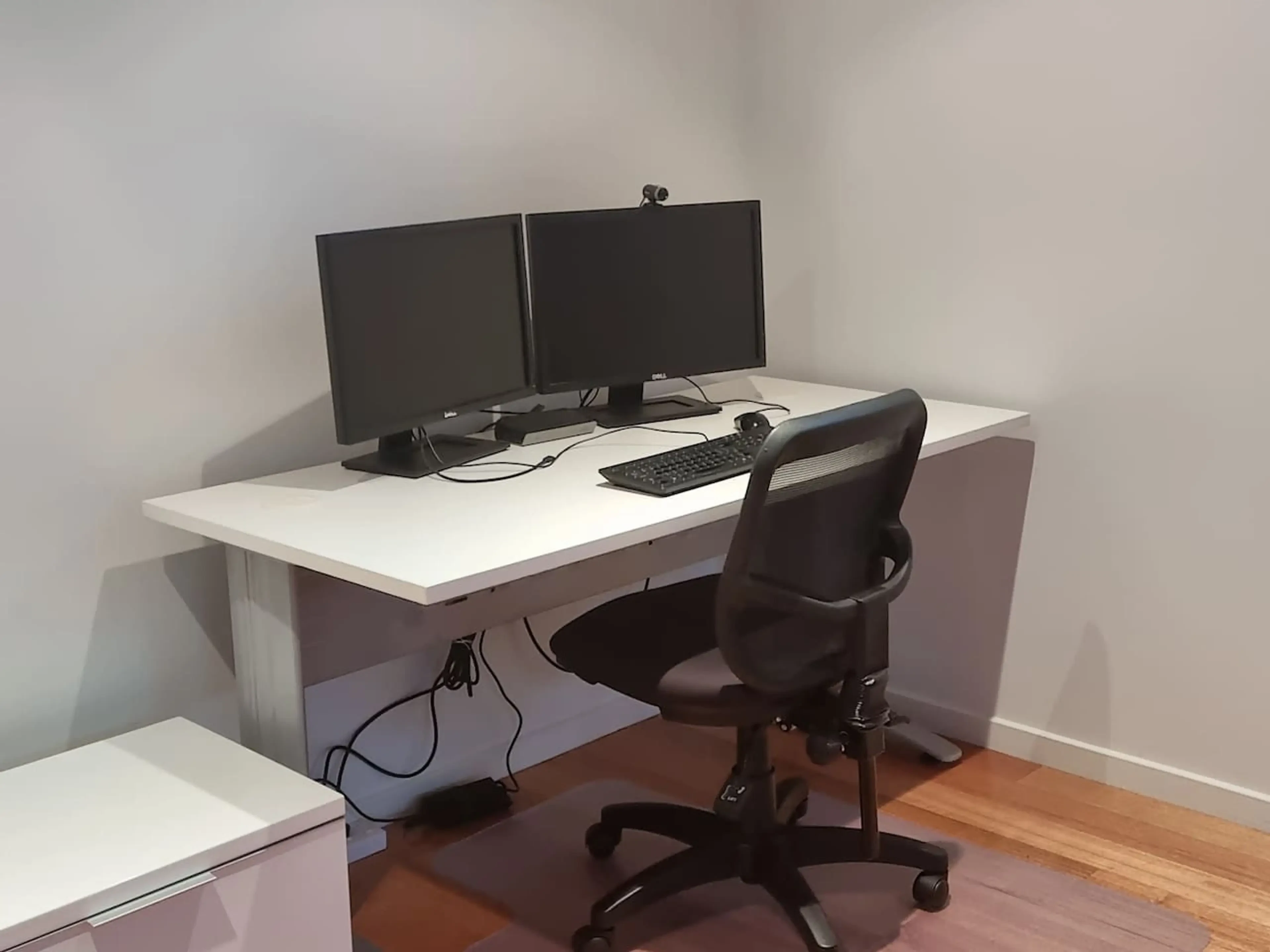 Venus Haven home office with dual monitors