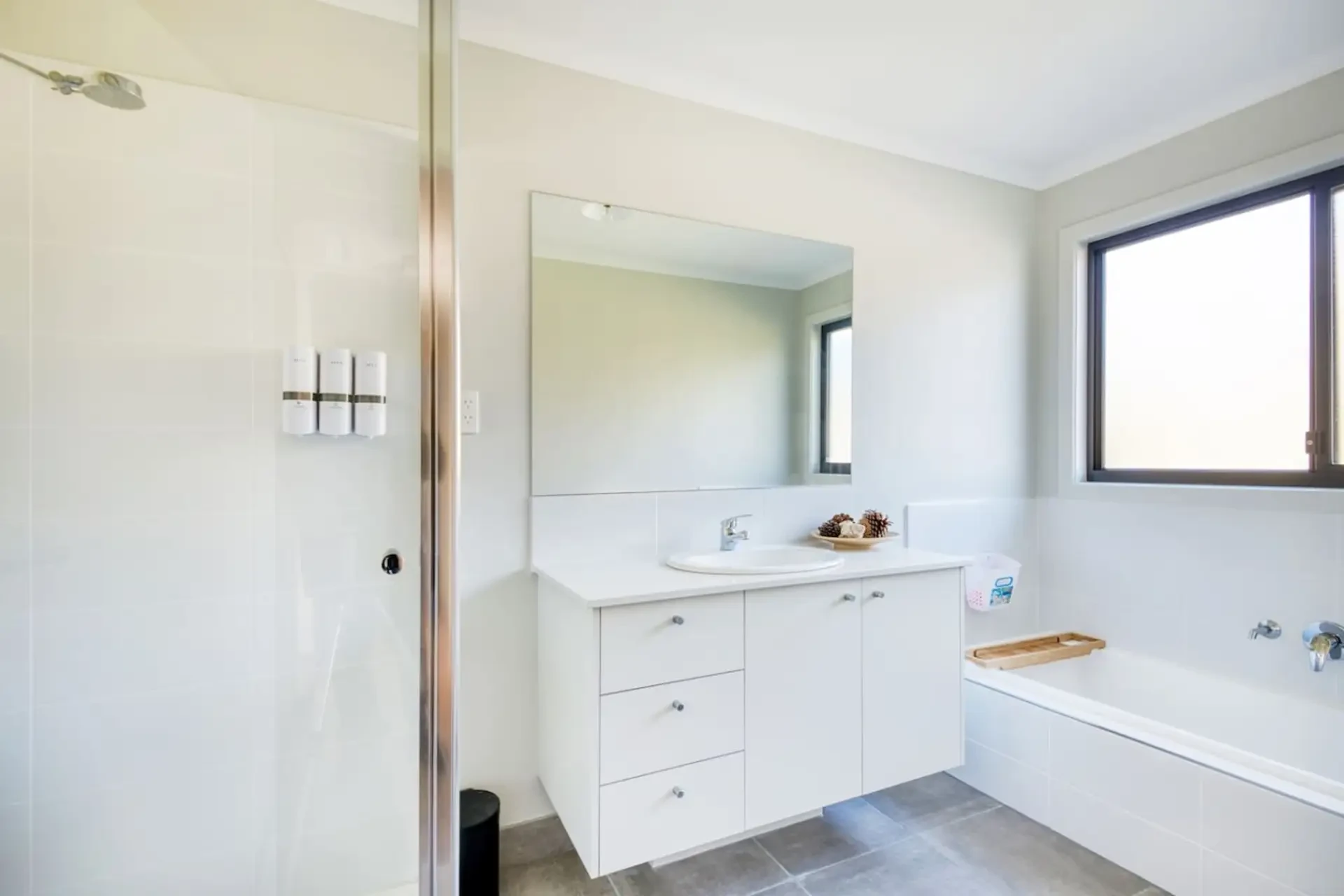 Cooinda Retreat master bedroom